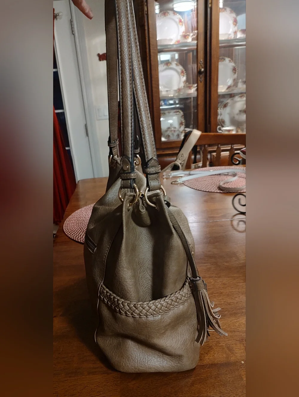 Chic Tassel Hobo Shoulder Bag in Taupe